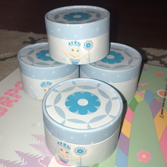 Colourpop Other - ‼️LAST CHANCE PRICE FIRM‼️ 🆕❄️ Queen Frostline Pixie Puff